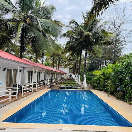 Arabian Sea Beach Resort Morjim Luaran gambar