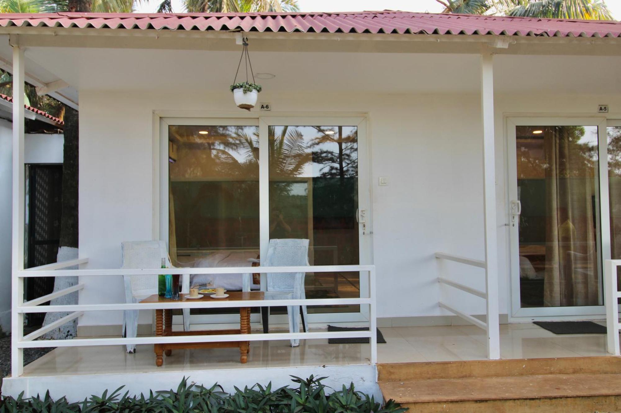 Arabian Sea Beach Resort Morjim Luaran gambar