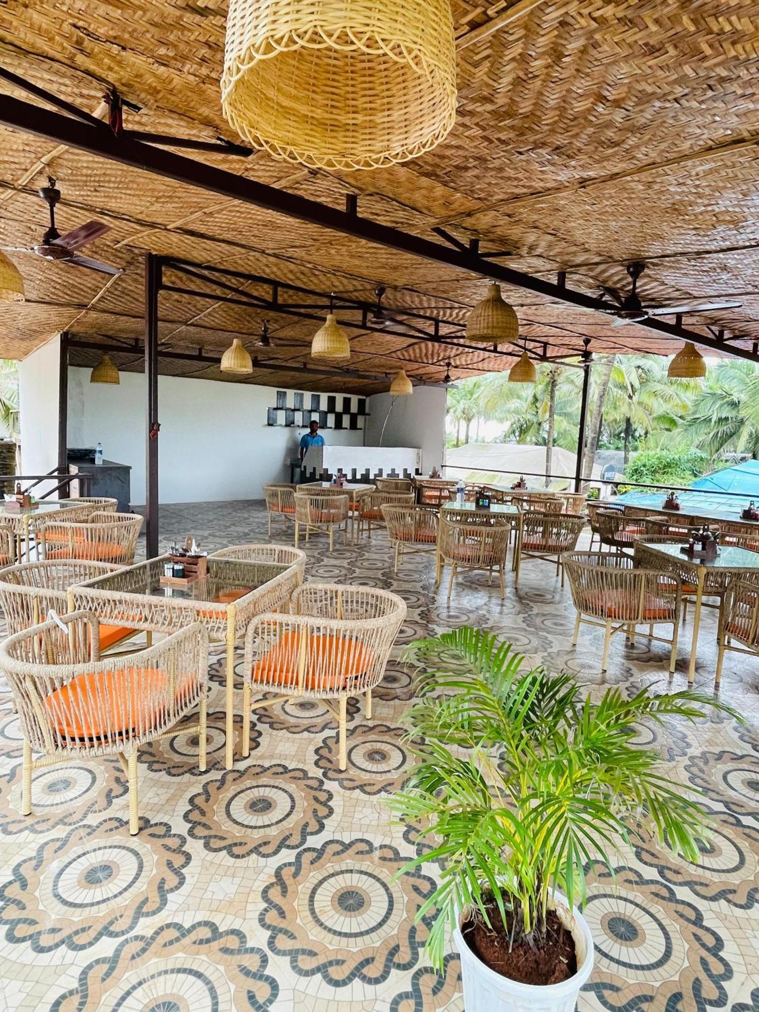 Arabian Sea Beach Resort Morjim Luaran gambar