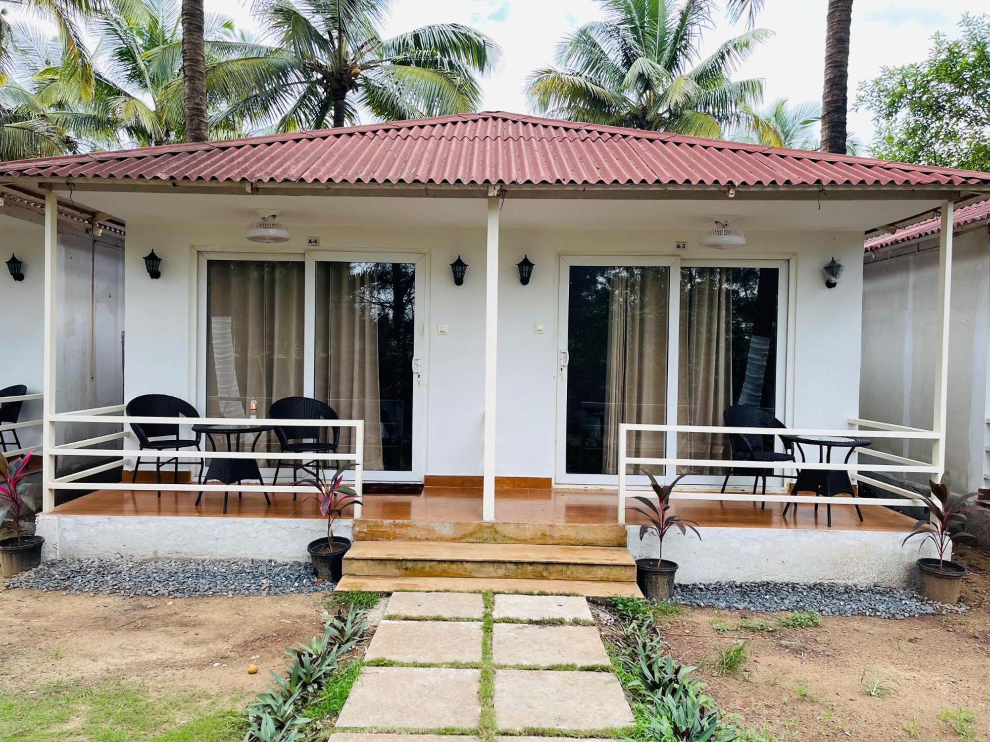 Arabian Sea Beach Resort Morjim Luaran gambar