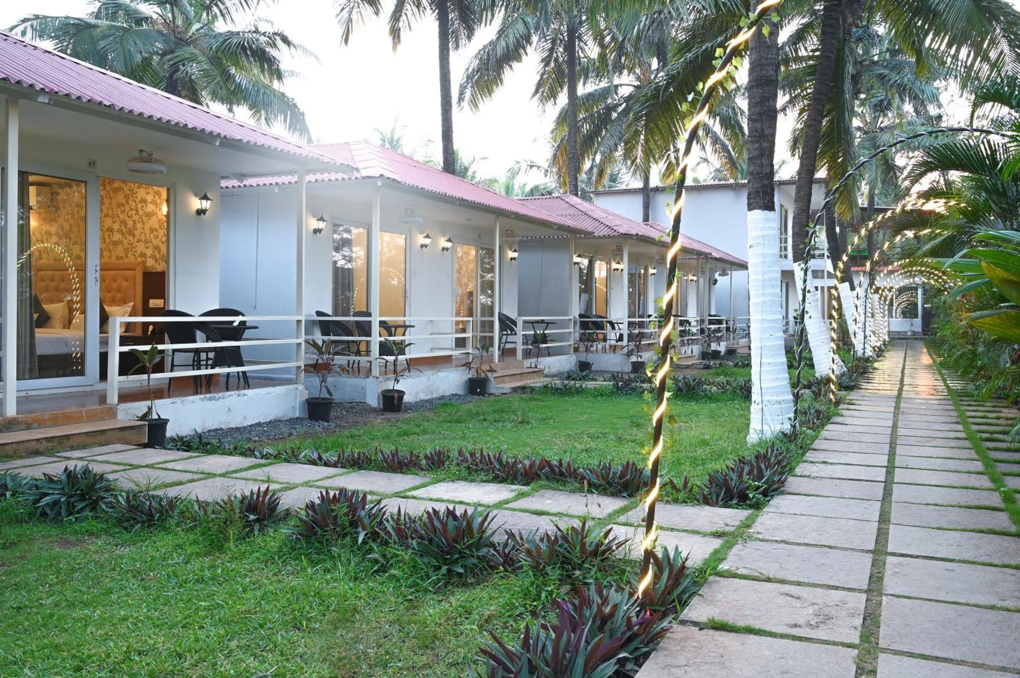 Arabian Sea Beach Resort Morjim Luaran gambar