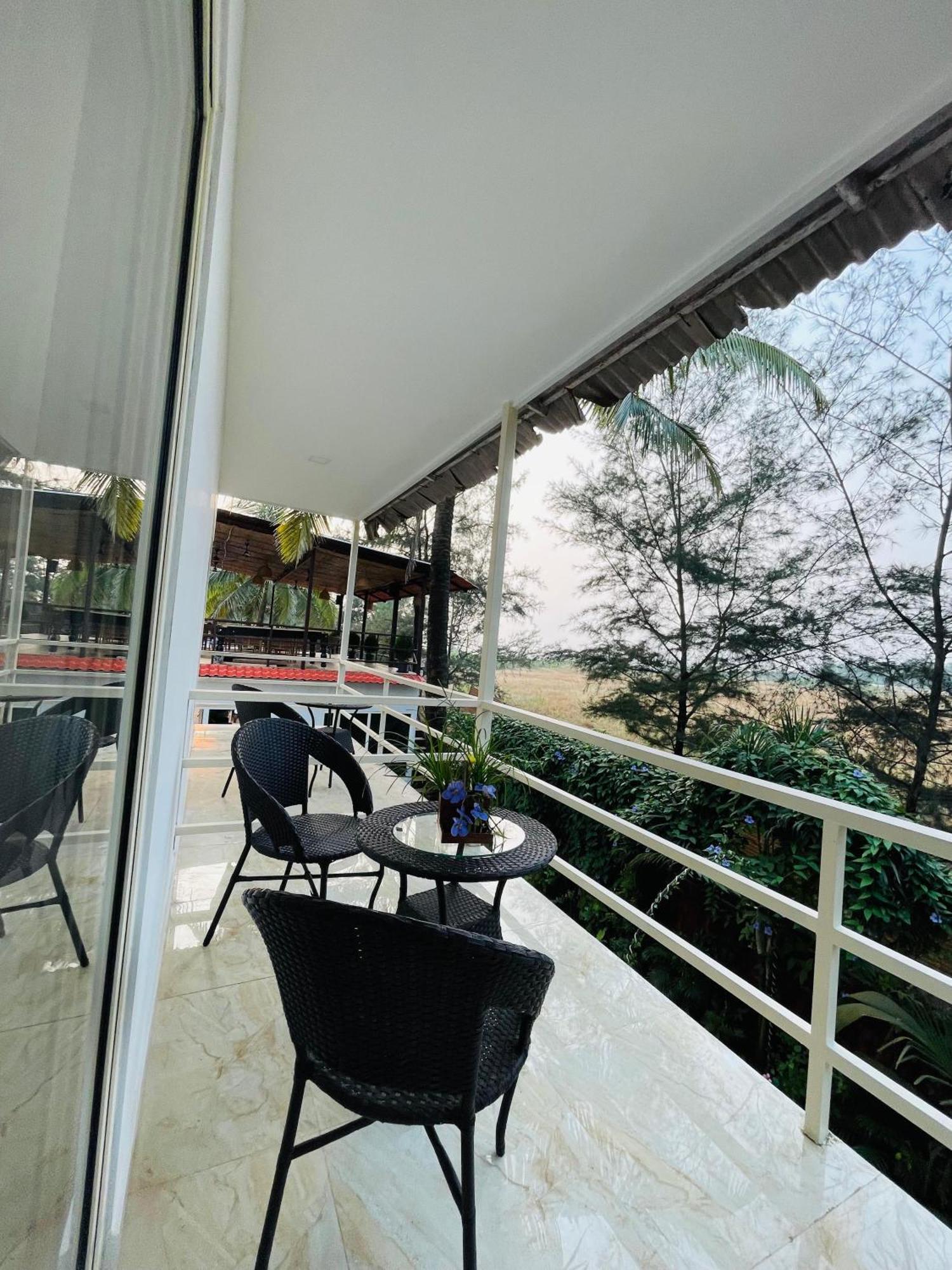 Arabian Sea Beach Resort Morjim Luaran gambar